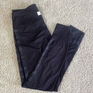 VUORI - Black Camouflage Leggings sz S